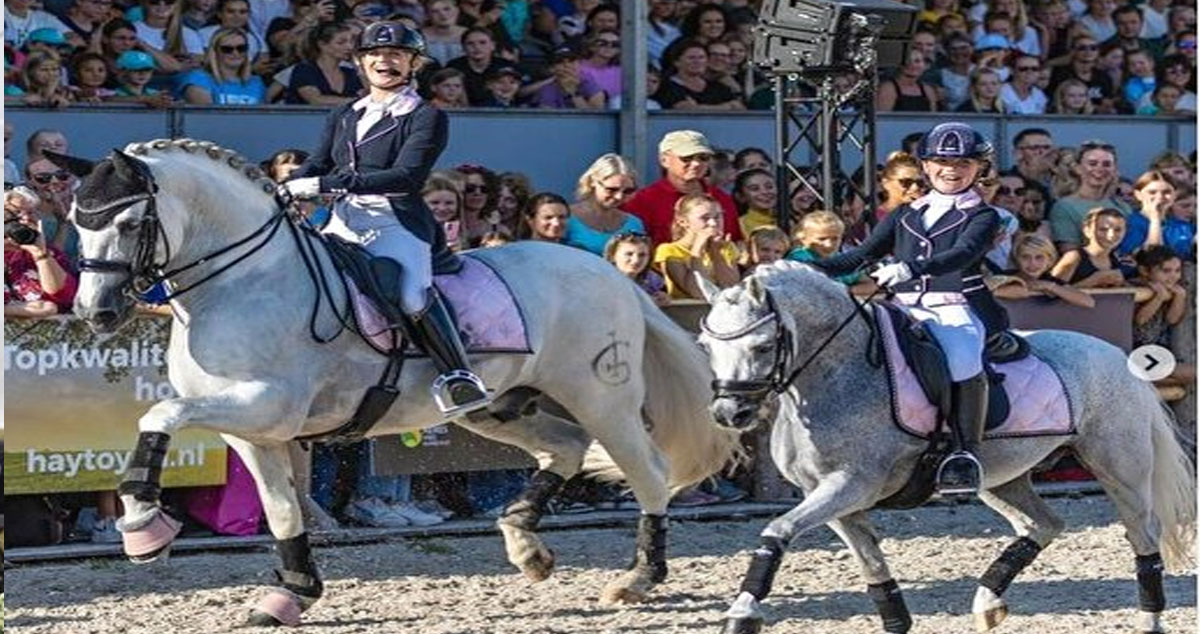 Britt Dekker on George (PRE) and Sterre Slosser on Coco (Welsh Section B)