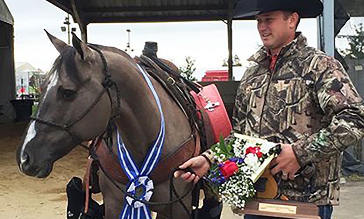 He Saves Horse off Kill Truck for $200. But Has No Idea He`s Just Bought Three-Time Champion