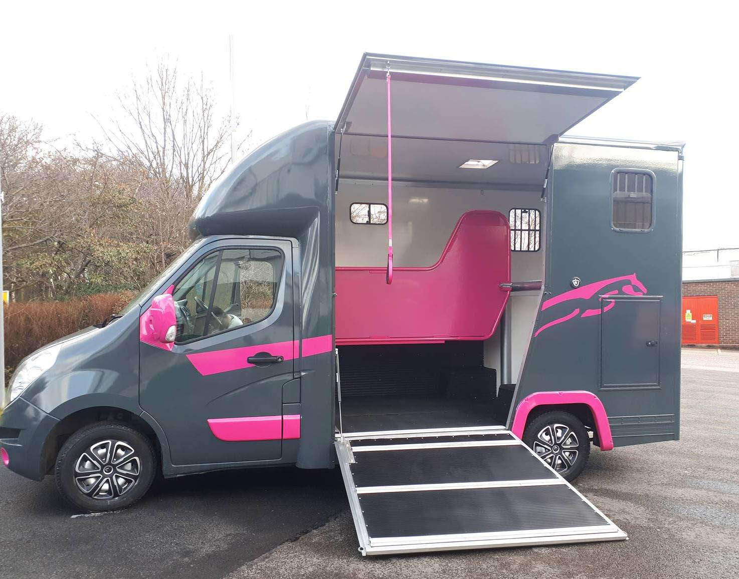 New Build Custom Horseboxes