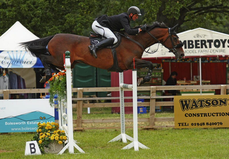 Niagra B and Derek Morton - Showjumper