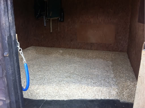 Wood shavings can be used as horse bedding in a stable