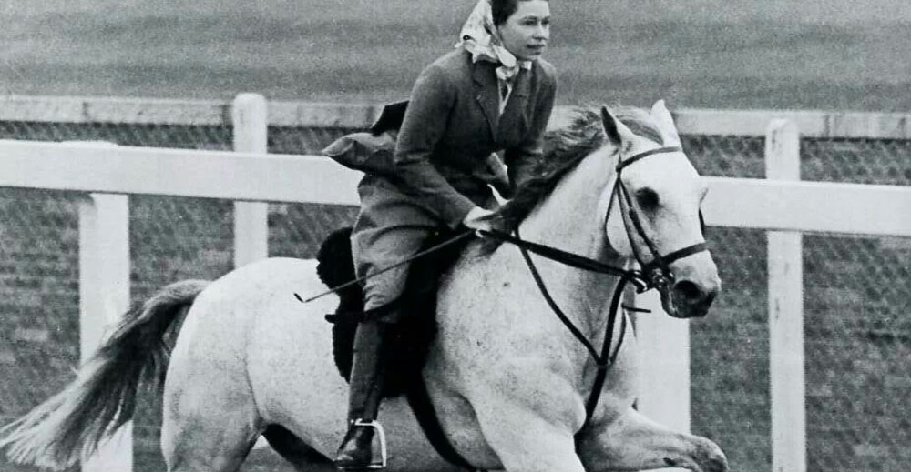 Queen Elizabeth on Surprise at Ascot in 1961