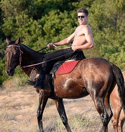 Zac Efron - Horse Lover