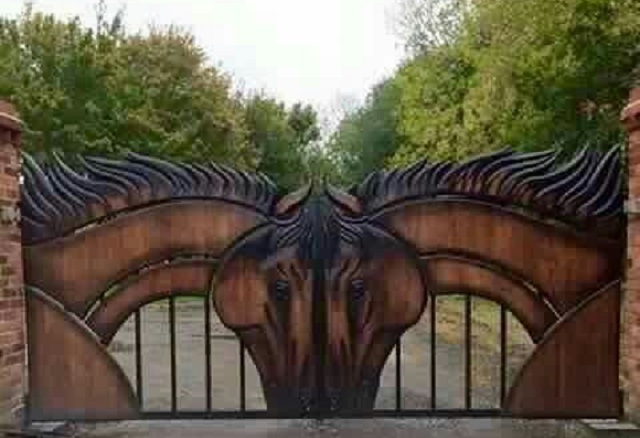 horse themed gate